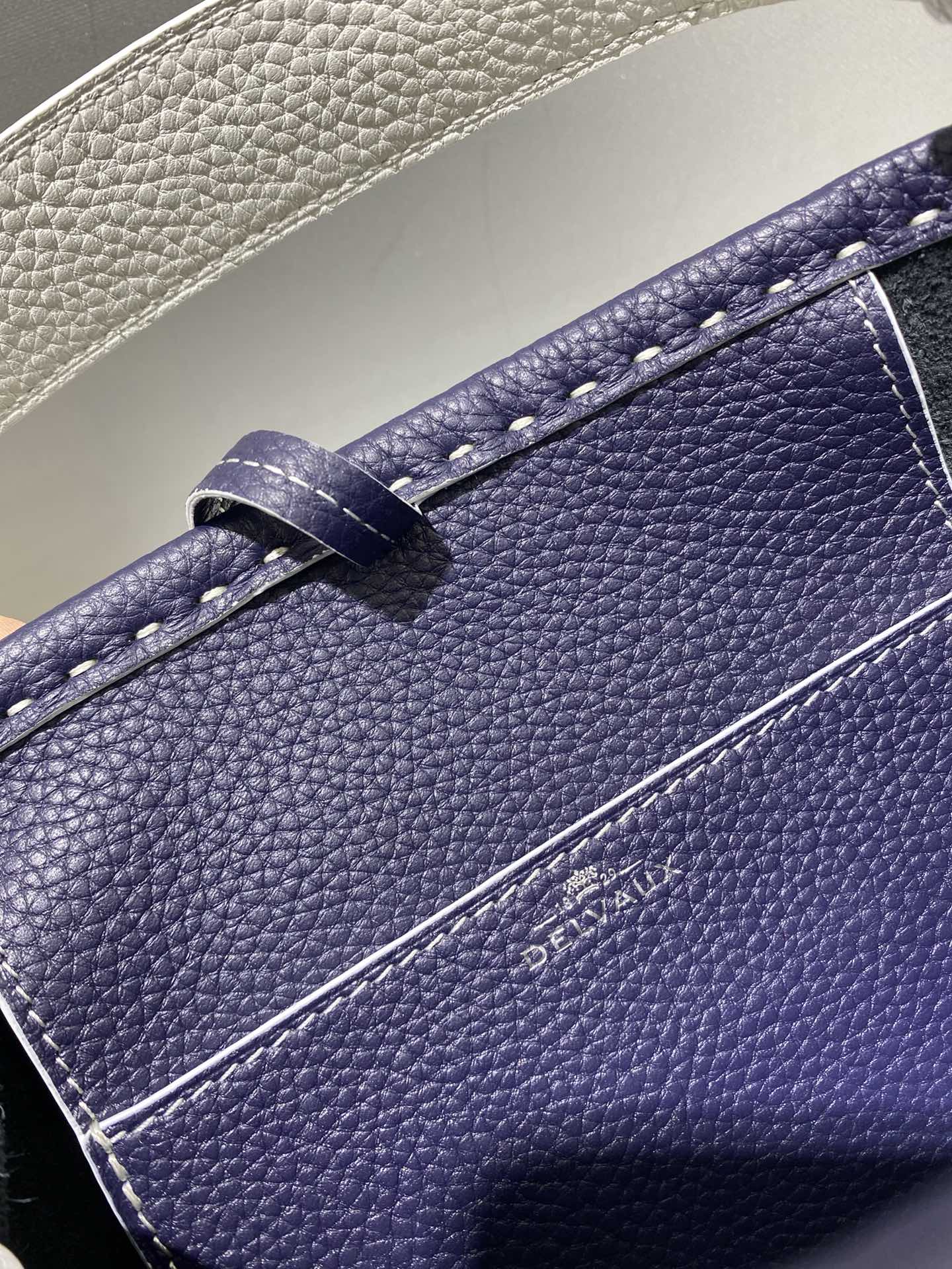 델보 팽 미니 버킷 크로스백